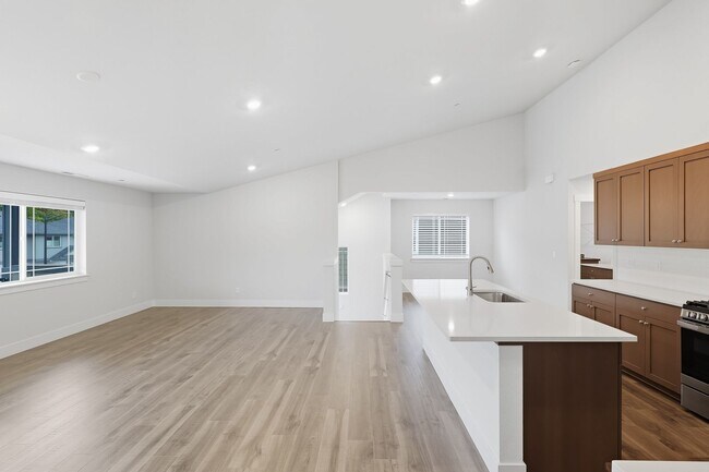Building Photo - Elegant 4 Bedroom| 2.5 Bathroom Tigard Hom...