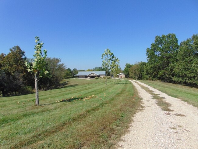 Building Photo - Majestic 3 Bed Mid MO Ranch!