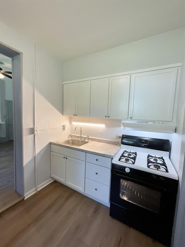 Building Photo - 608 W Schuetz St