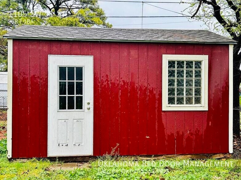 Building Photo - 1105 SW 51st St