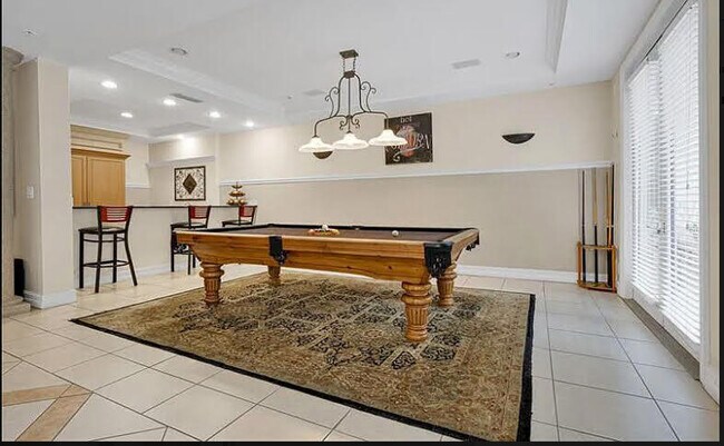 Building Photo - 533 NE 3rd Ave