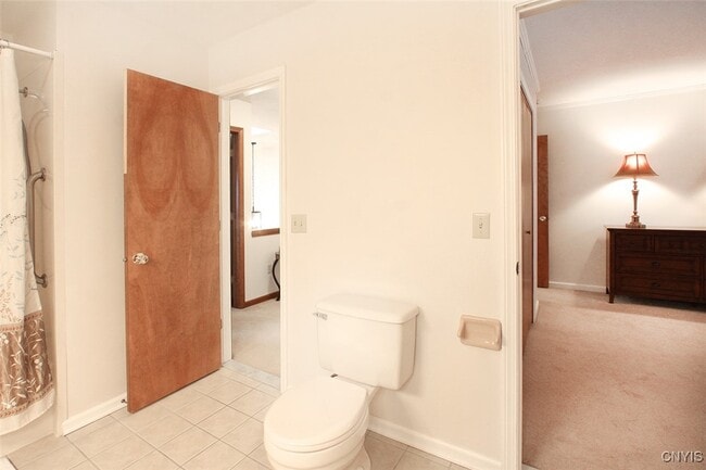 Building Photo - 442 Summerhaven Dr N