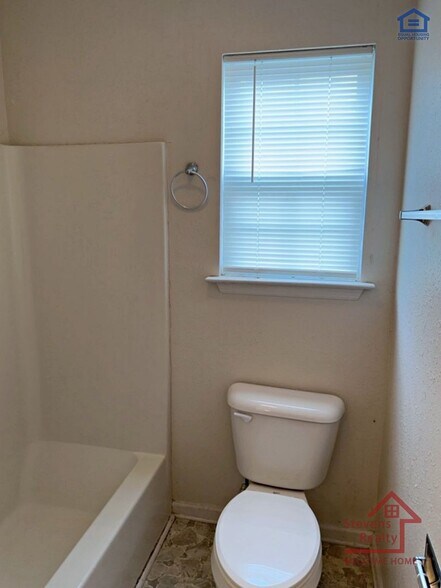 Building Photo - 3947 Webb Oaks Ct