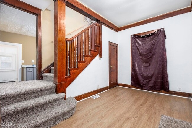Building Photo - 5421 Toledo St