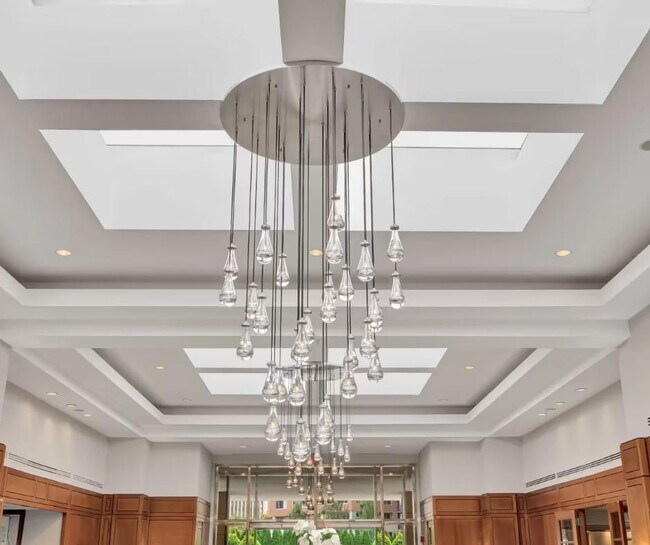 Building Photo - 1600 S Eads St