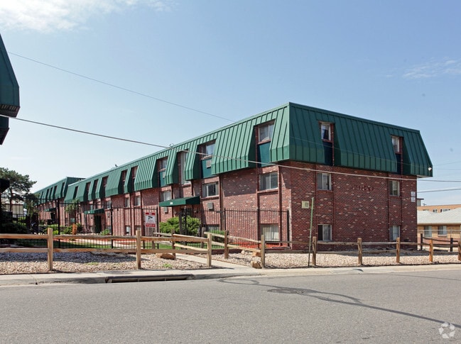 Primary Photo - Town Square Apartments