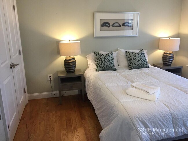 Building Photo - Full Luxury Renovation!  Laundry in Unit! ...