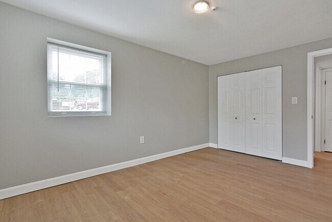 Building Photo - 7-47 Edgelawn Ave