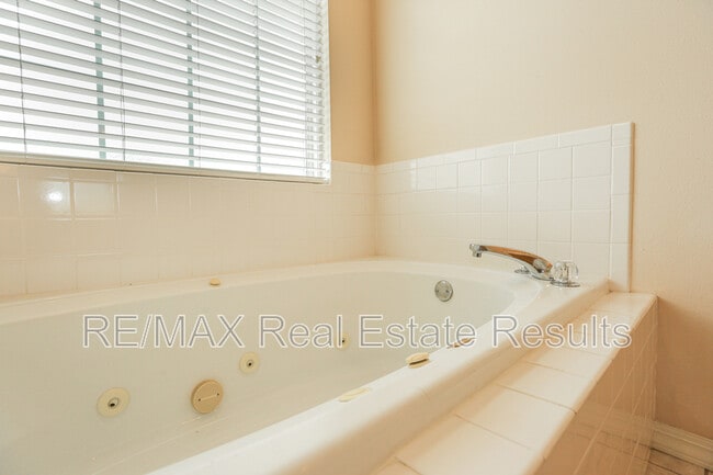 Building Photo - 6454 Norman Ave