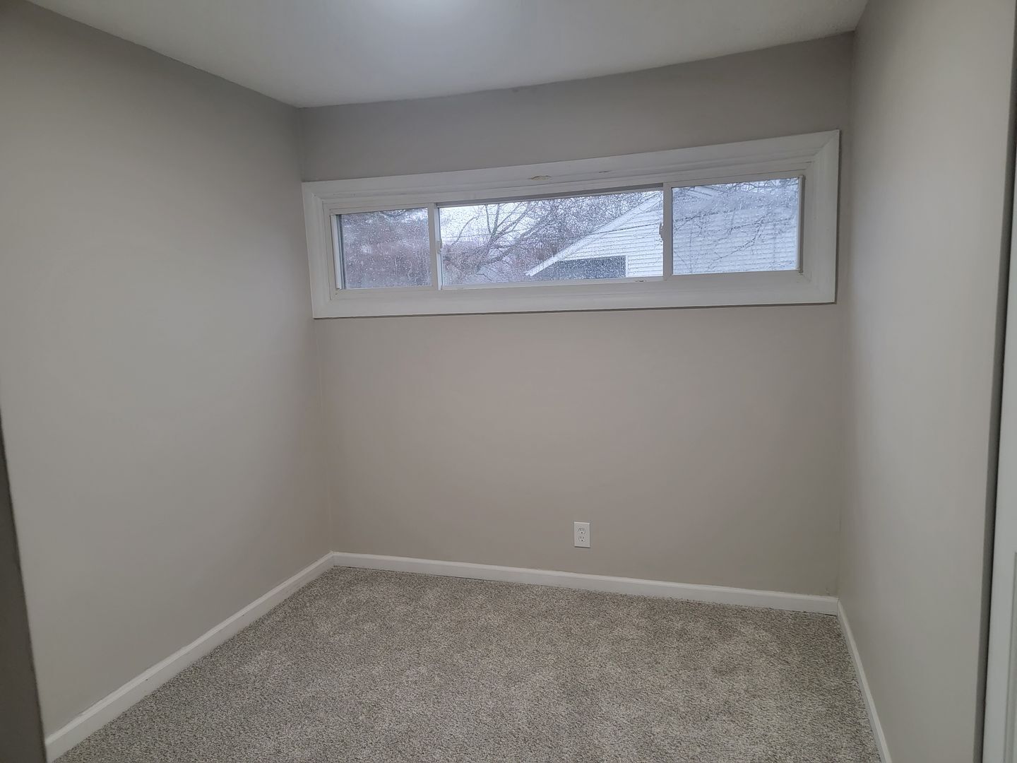 Building Photo - 1196 Thorndale Dr