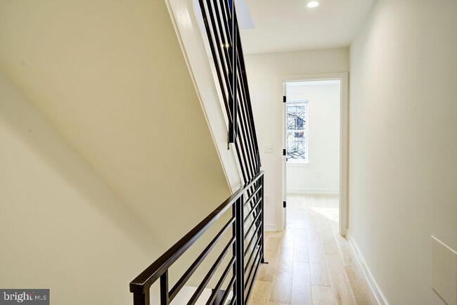 Building Photo - 513 McKean St