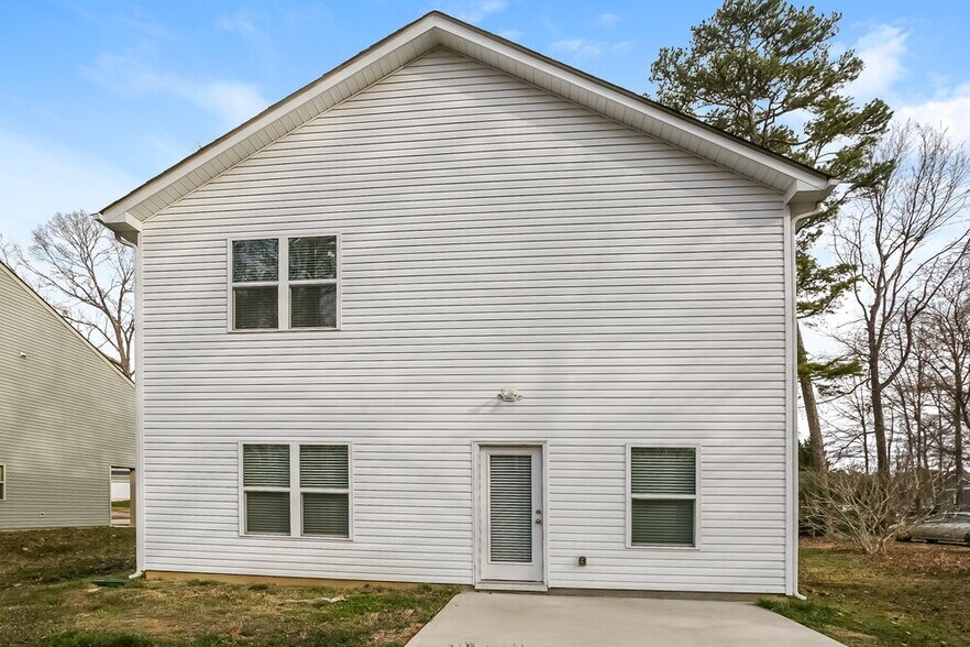 Building Photo - 1011 Helms Rd