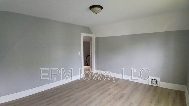 Building Photo - 949 13th St