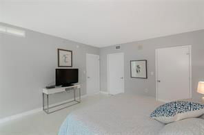 Building Photo - Sunny Isles Boulevard, Sunny Isles Beach, FL 33160 - 3 BR 2 BA condo