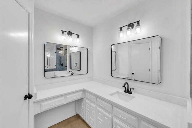 Building Photo - 13826 Wooded Creek Ct