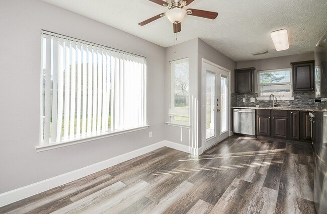 Building Photo - 18723 Lippizaner Dr
