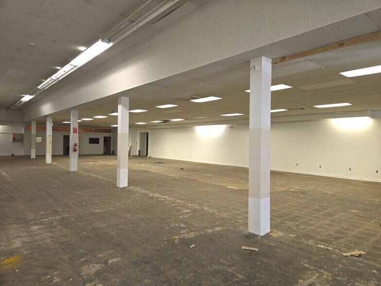 Building Photo - 65 E Bridge St