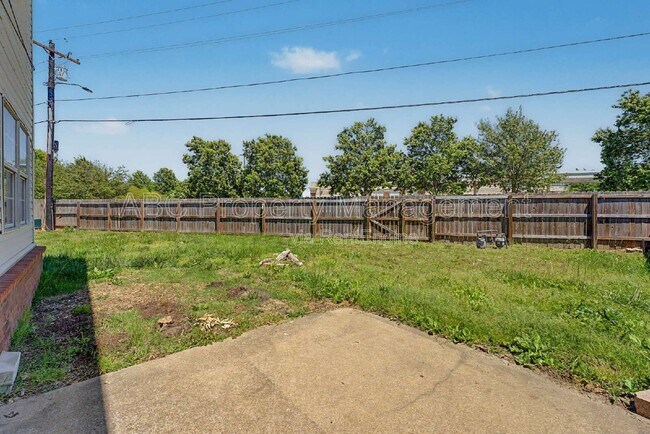 Building Photo - 3033 Mica St