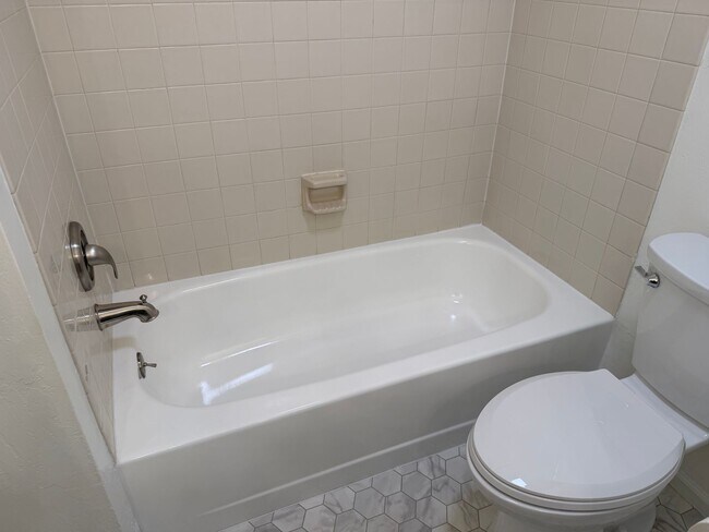 Building Photo - Updated 3 bedroom 2 bath home in a great neighborhood!