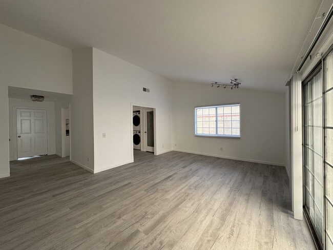 Building Photo - Remodeled Reseda Home