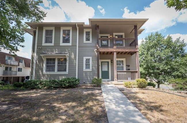 Building Photo - 1001 Mississippi St