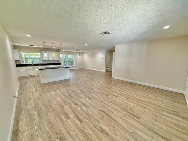 Building Photo - 2810 Flowertree Rd