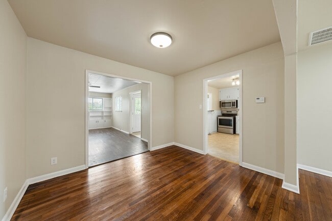 Building Photo - 310 Sumner Dr