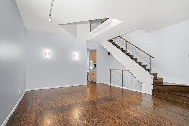 Building Photo - 171 W Goethe St
