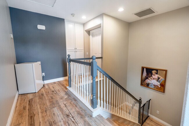 Building Photo - 282 Paseo Vista Cir