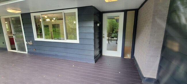 Building Photo - 4 bedrooms 3 baths beautiful house