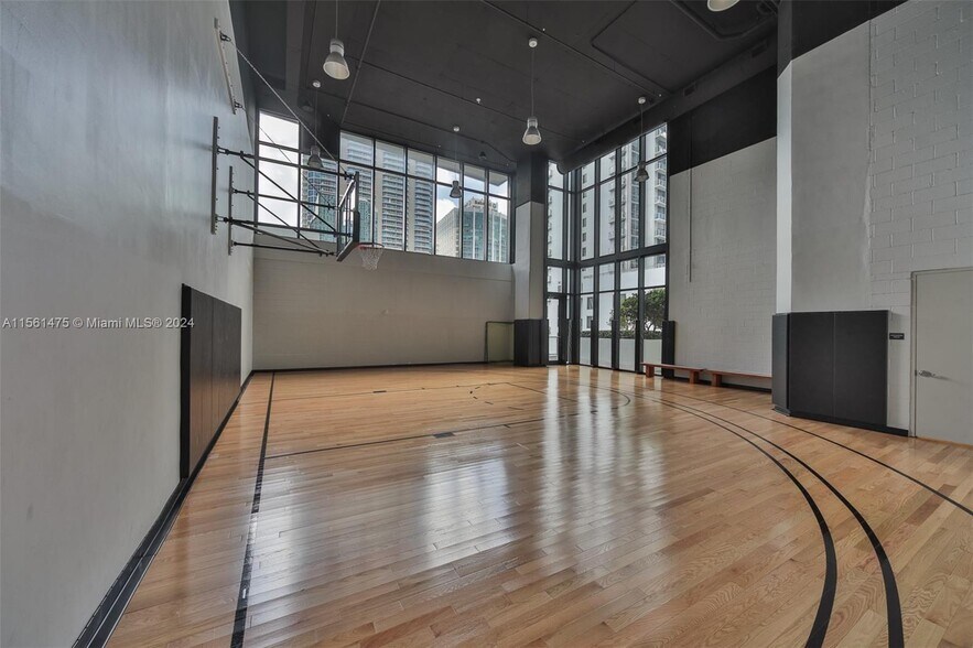 Building Photo - 1010 Brickell Ave