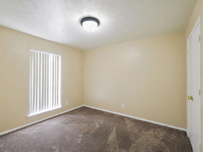 Building Photo - Discover Affordable Comfort at Marbella Apartments in Dallas, TX