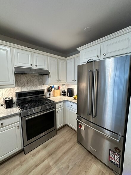 Stainless steel kitchen appliances - 620 Peachtree St NE