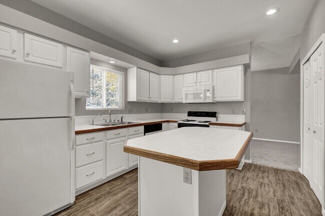 Building Photo - 8720 Massey Cir