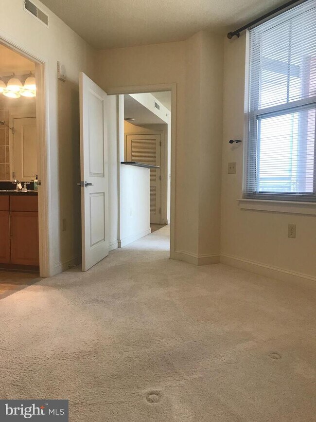 Building Photo - 11760 Sunrise Valley Dr
