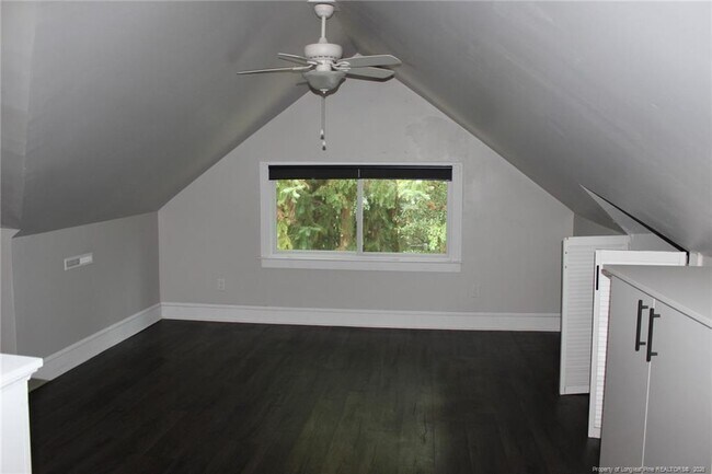 Building Photo - 236 Pinecrest Dr