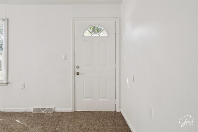 Building Photo - 3 Bedroom Ranch in Eastpointe! - $1,200