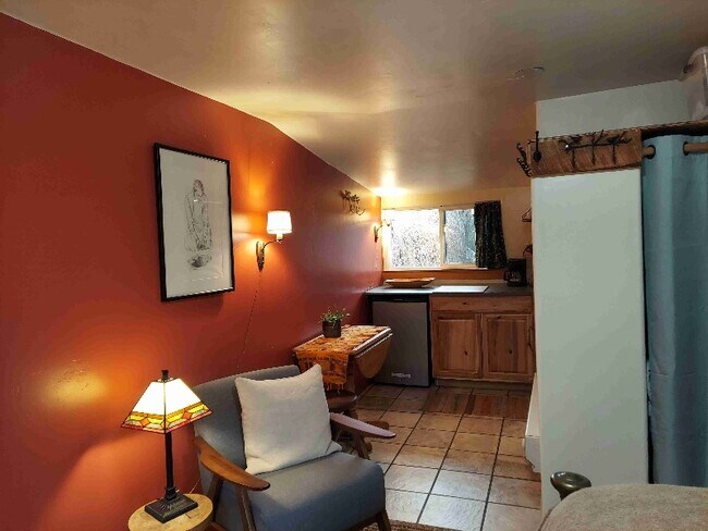 Building Photo - 8 Woodford St