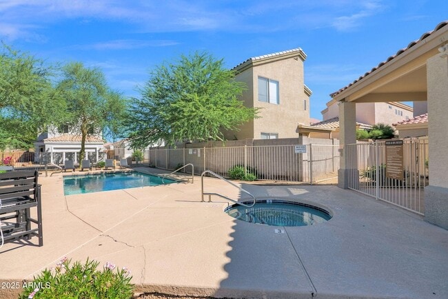 Building Photo - 1750 W Union Hills Dr