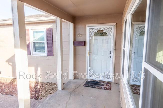 Building Photo - 1529 Walnut Dr