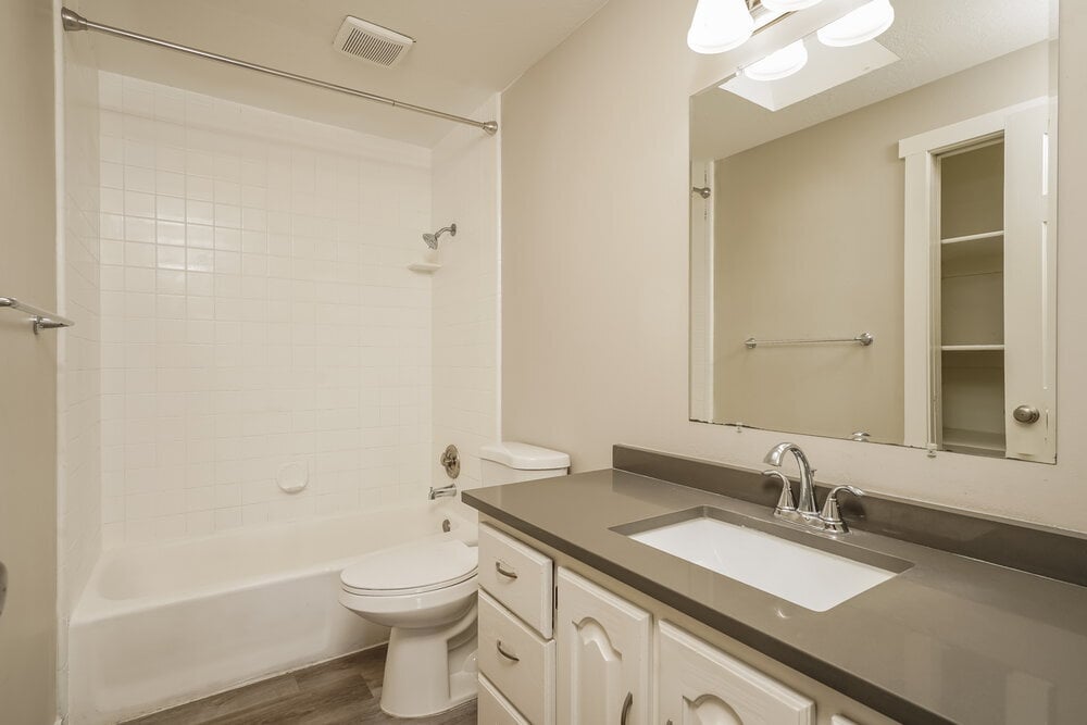Building Photo - 149 N 400 W