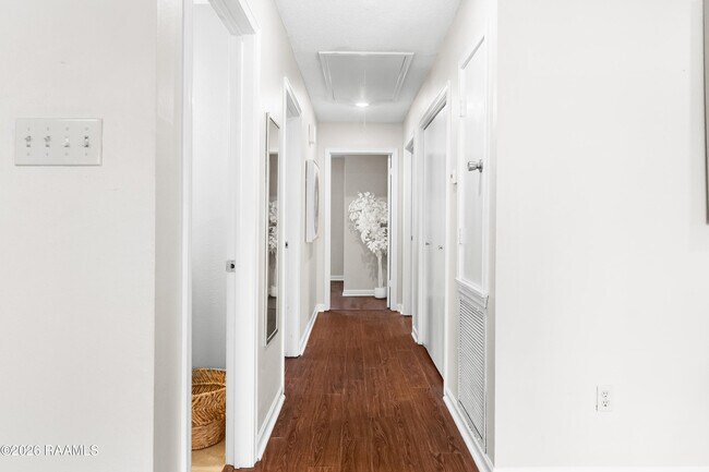 Building Photo - 401 Pinto St