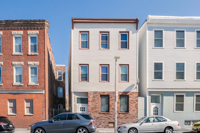 Primary Photo - 107 Orleans St