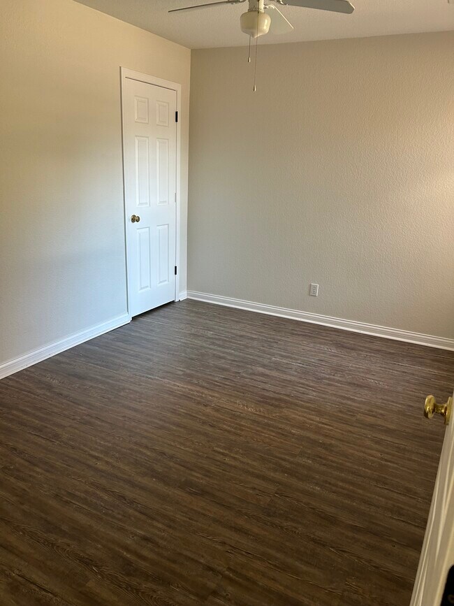 Building Photo - 1474 N Caddo Ave