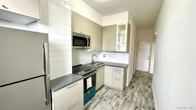 Building Photo - 68-52 76th St