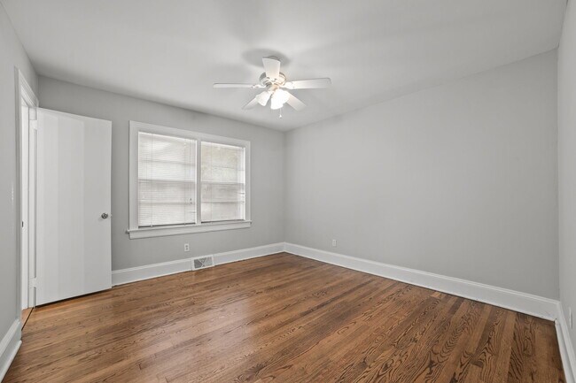 Building Photo - 2405 Jefferson Dr