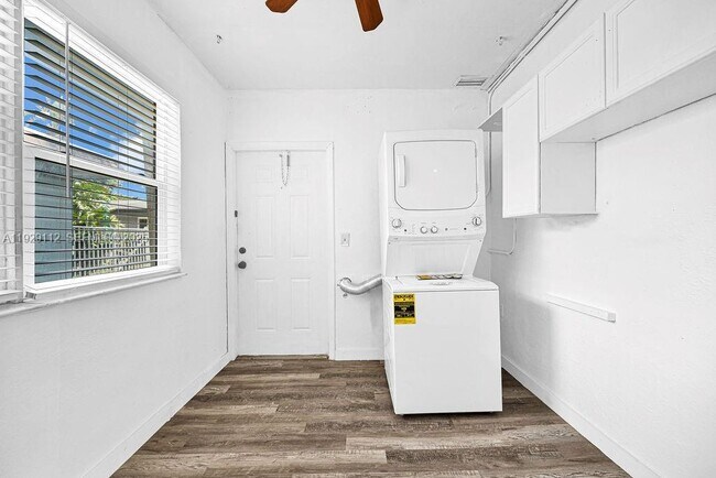 Building Photo - 4109 SW 23rd St