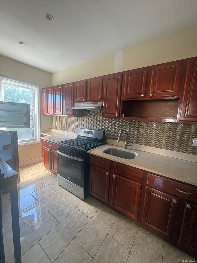 Building Photo - 3334 Eastchester Rd