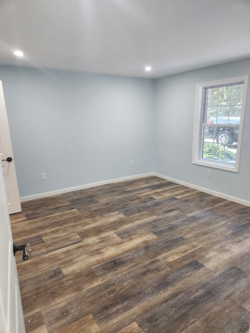 Building Photo - 2119 Oaklyn Dr