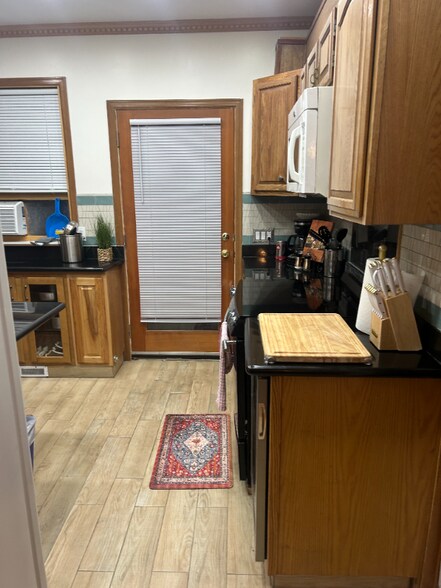 Building Photo - 30 W Etruria St